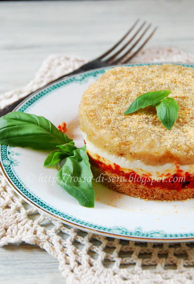 Cheesecake con melanzane e mozzarella e pomodori secchi