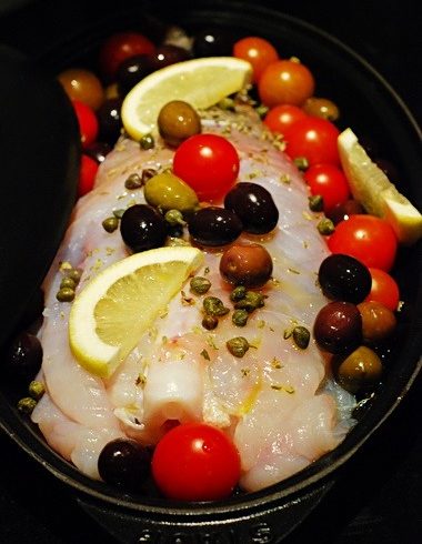 Coda di rospo con olive e capperi e pomodorini