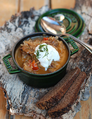 Schi - zuppa russa di crauti e funghi secchi